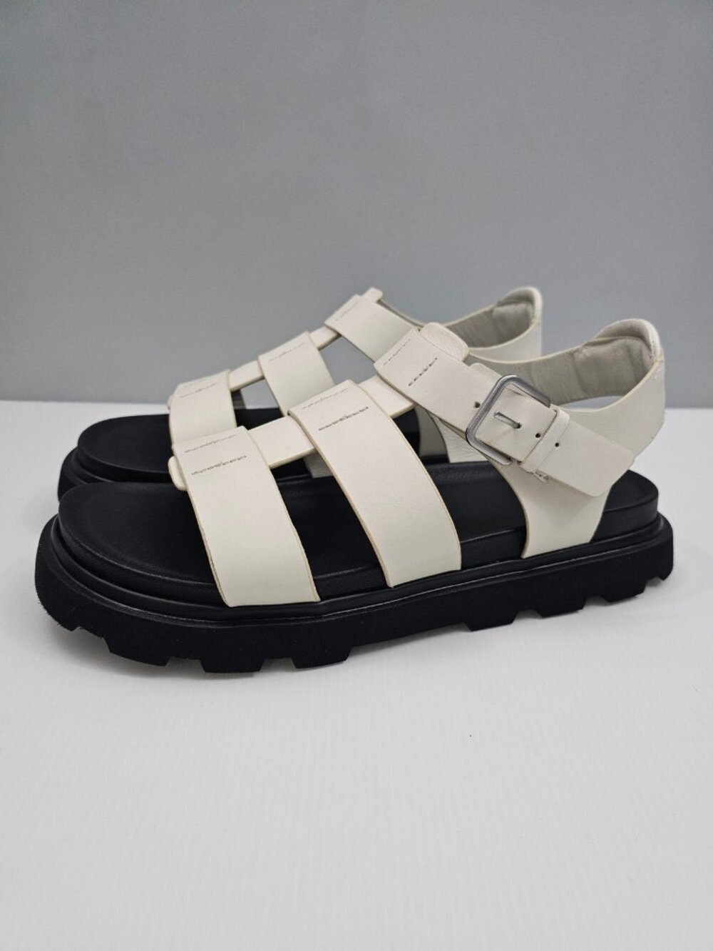 UGG Capitelle Fisherman Platform Sandal Womens 12 Ivory Cream Chunky Lug Sole - Picture 15 of 15